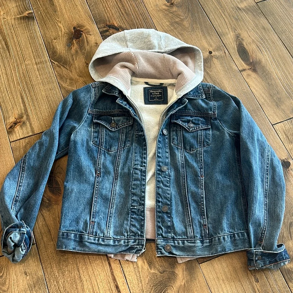 Abercrombie & Fitch Jean jacket with hoodie attached | size small - Picture 1 of 4